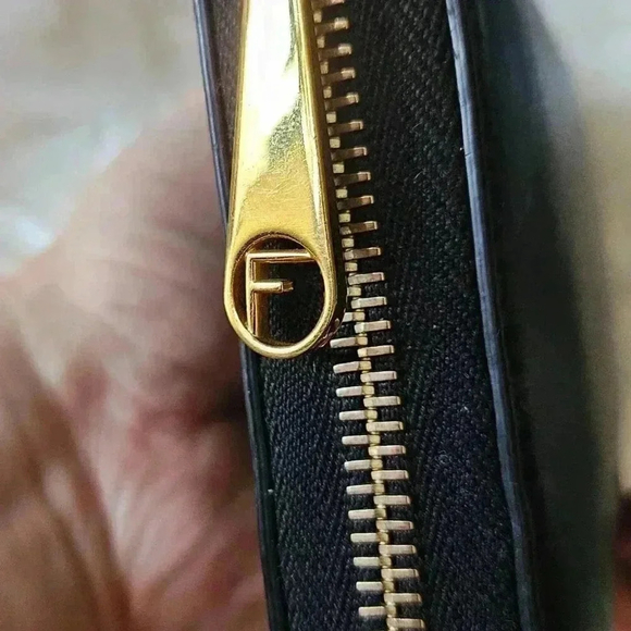FENDI Zip Around Black Wallet - Picture 9 of 16